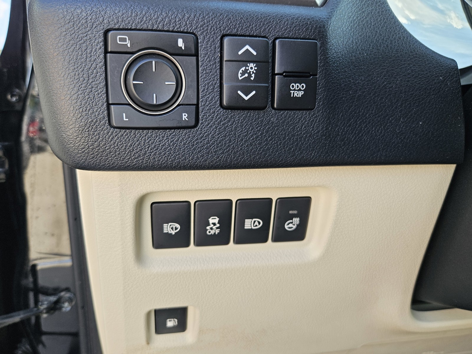 2022 Lexus GX - Photo 16