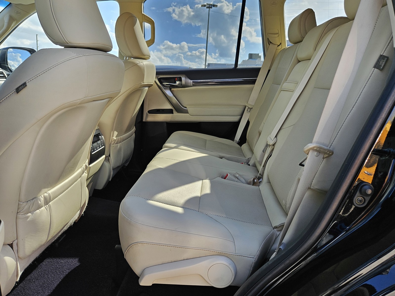 2022 Lexus GX - Photo 27