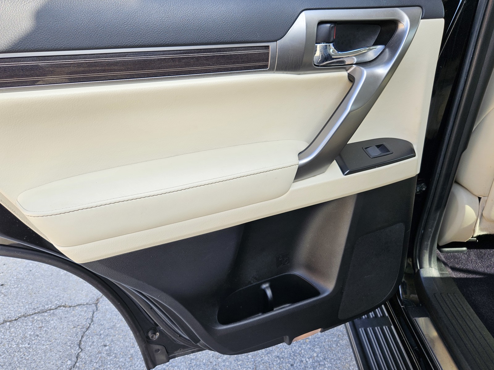2022 Lexus GX - Photo 28