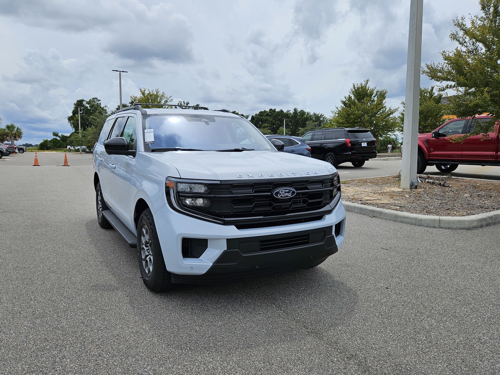 2025 Ford Expedition - Photo 4