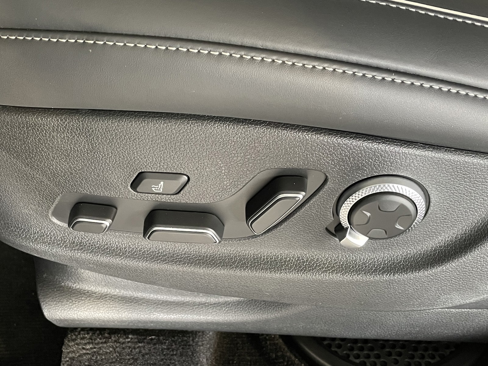 2024 Genesis GV80 3.5T AWD photo 12