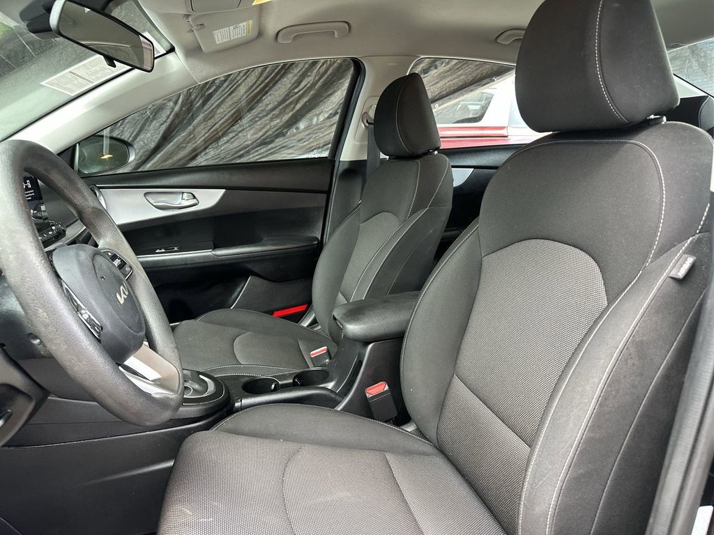 2024 Kia Forte - Photo 13