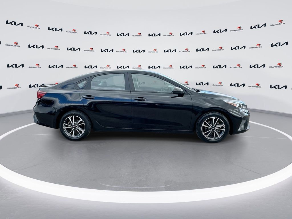 2024 Kia Forte - Photo 9