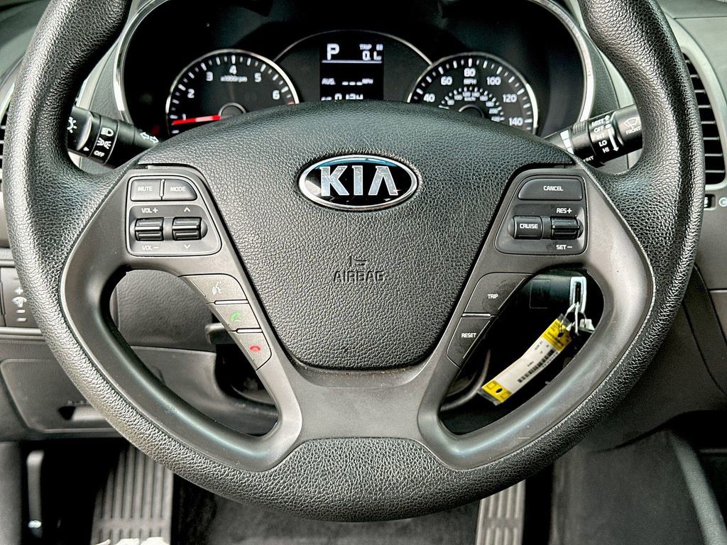 2018 Kia Forte - Photo 11