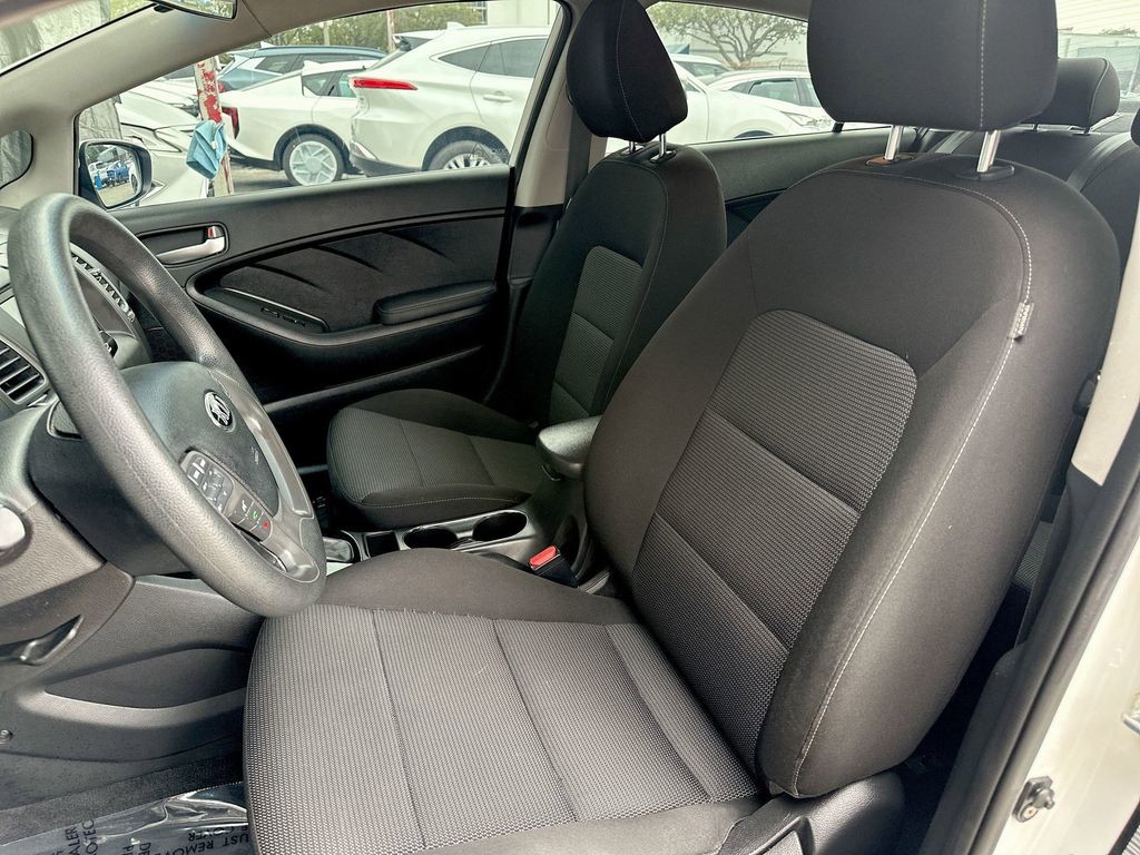 2018 Kia Forte - Photo 13