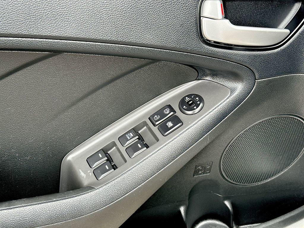 2018 Kia Forte - Photo 15