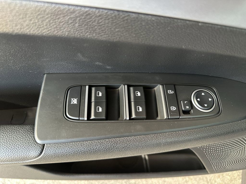 2023 Kia Forte - Photo 15