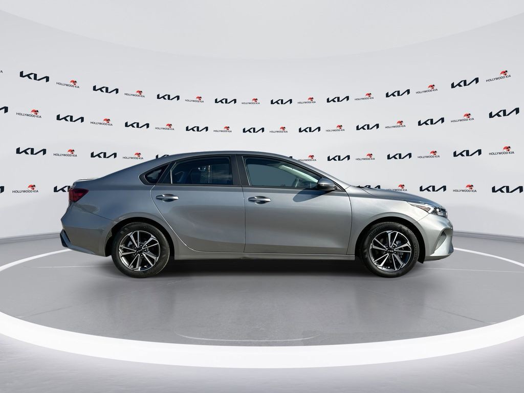 2023 Kia Forte - Photo 9
