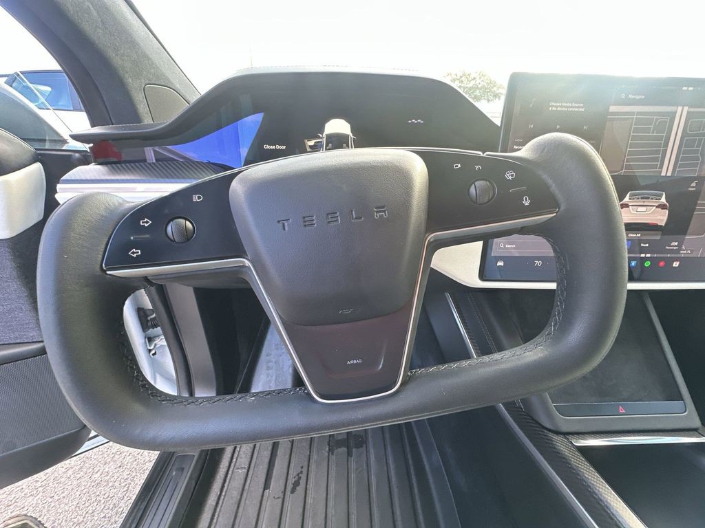 2022 Tesla Model X - Photo 11