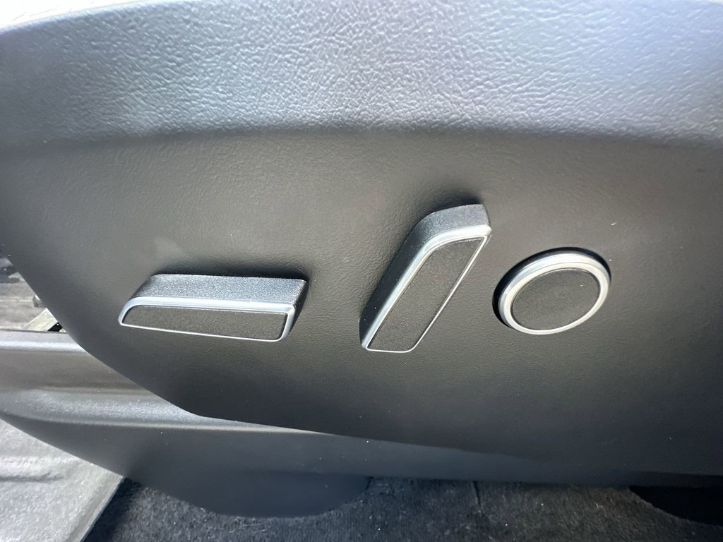 2022 Tesla Model X - Photo 14