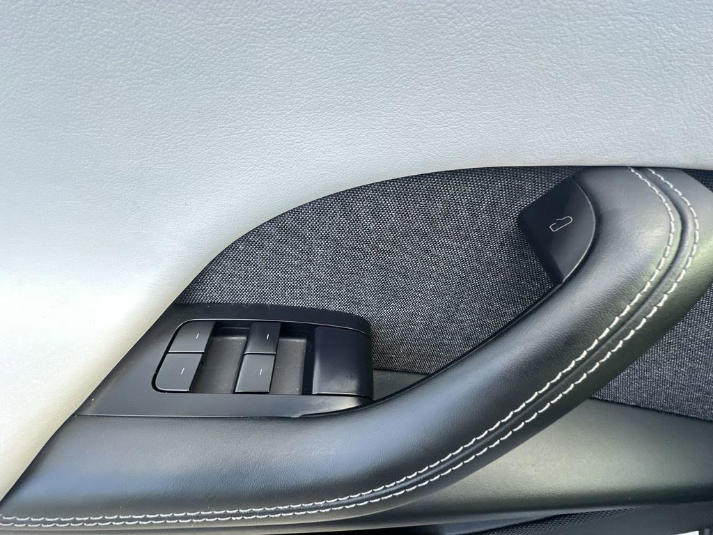 2022 Tesla Model X - Photo 15