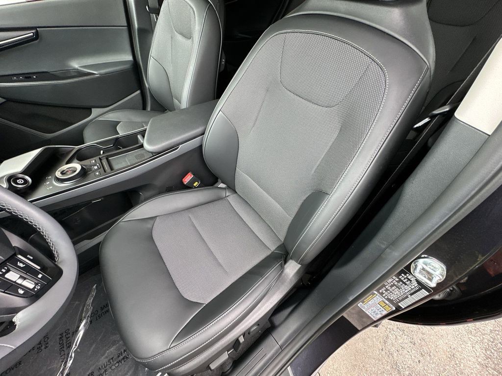 2025 Kia EV6 - Photo 13