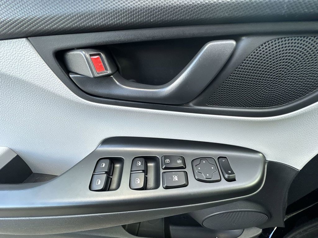 2023 Hyundai Kona - Photo 15