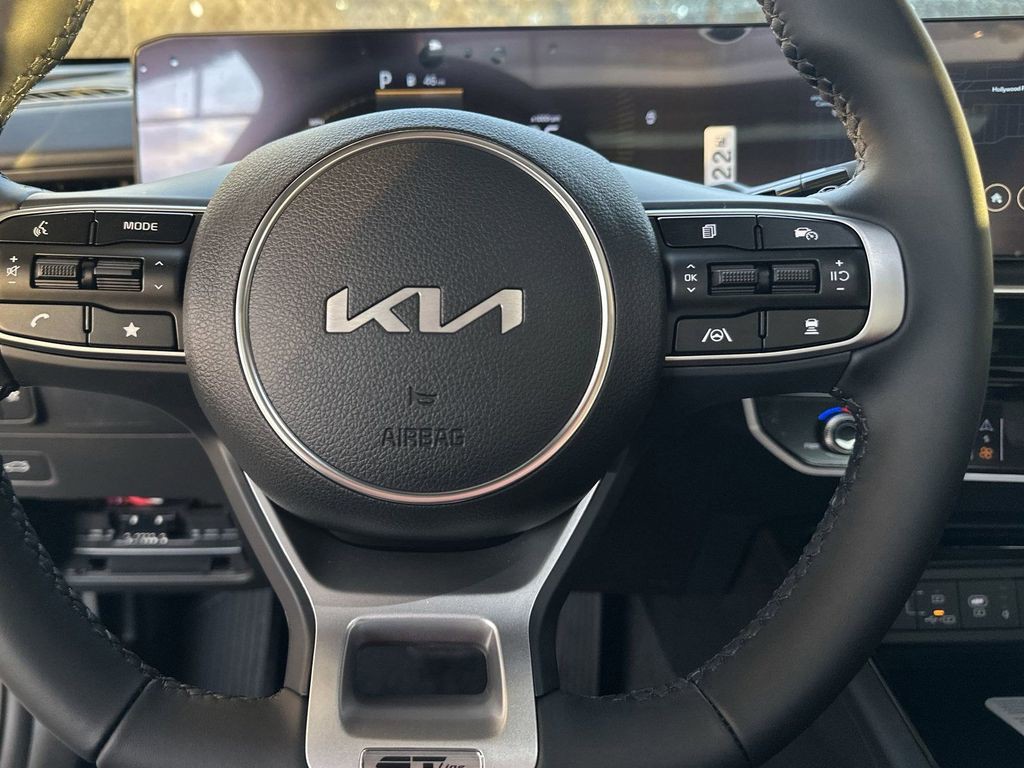 2026 Kia K5 - Photo 13