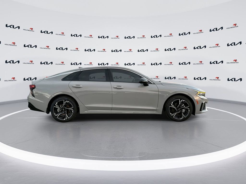 2026 Kia K5 - Photo 9
