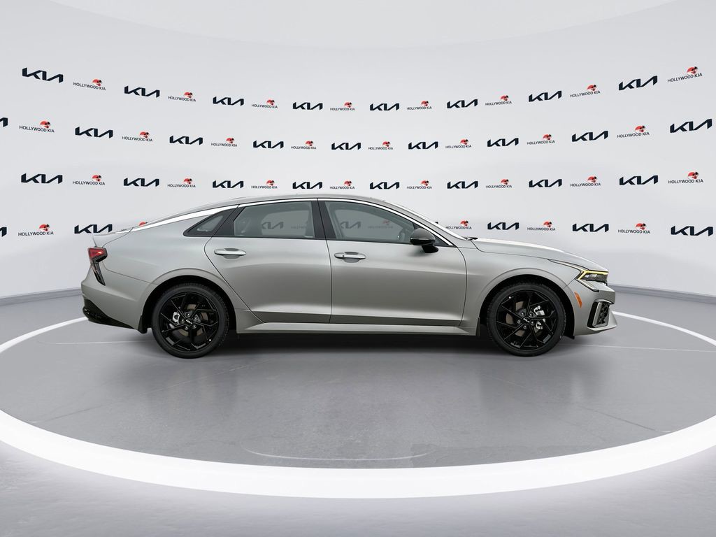 2026 Kia K5 - Photo 9