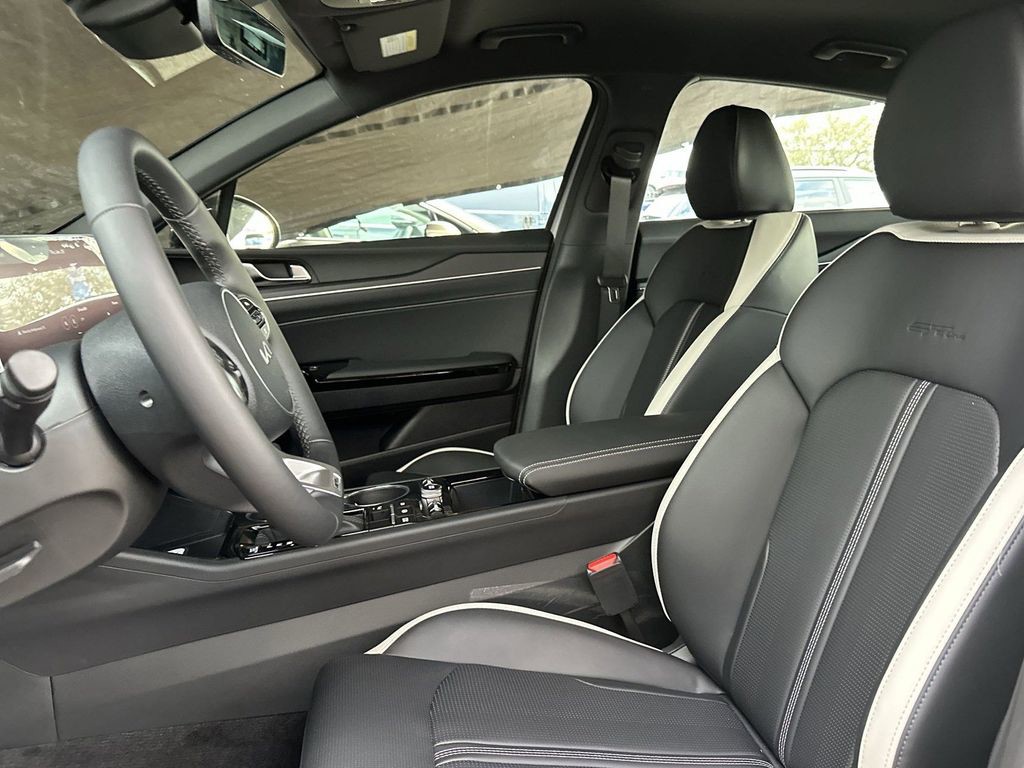 2026 Kia K5 - Photo 14