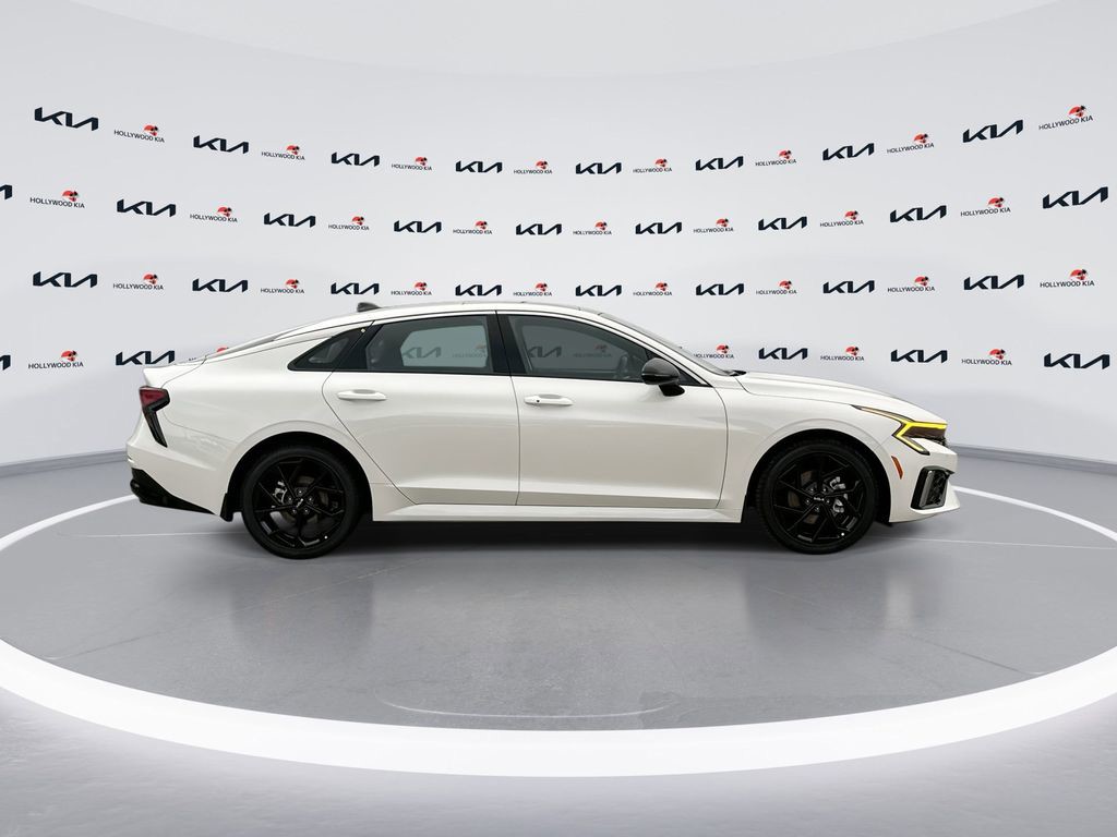 2026 Kia K5 - Photo 9