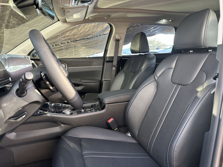 2026 Kia Sorento Hybrid - Photo 14
