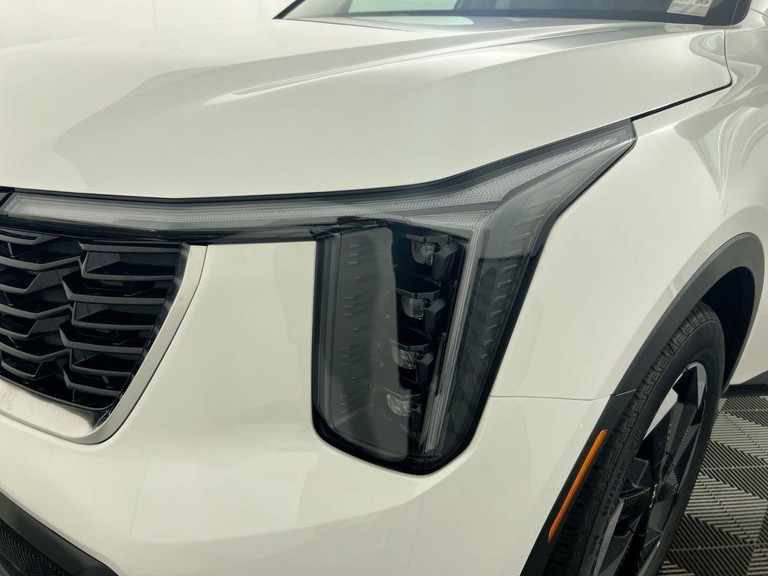 2026 Kia Sorento Hybrid - Photo 9