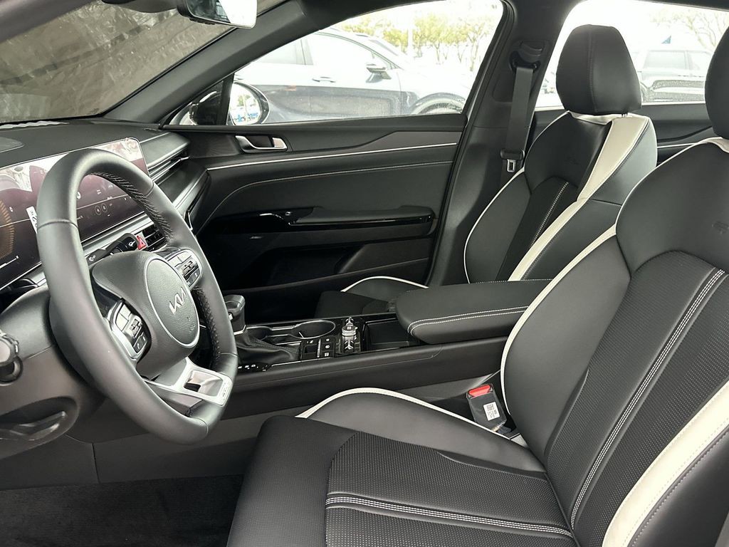 2026 Kia K5 - Photo 15