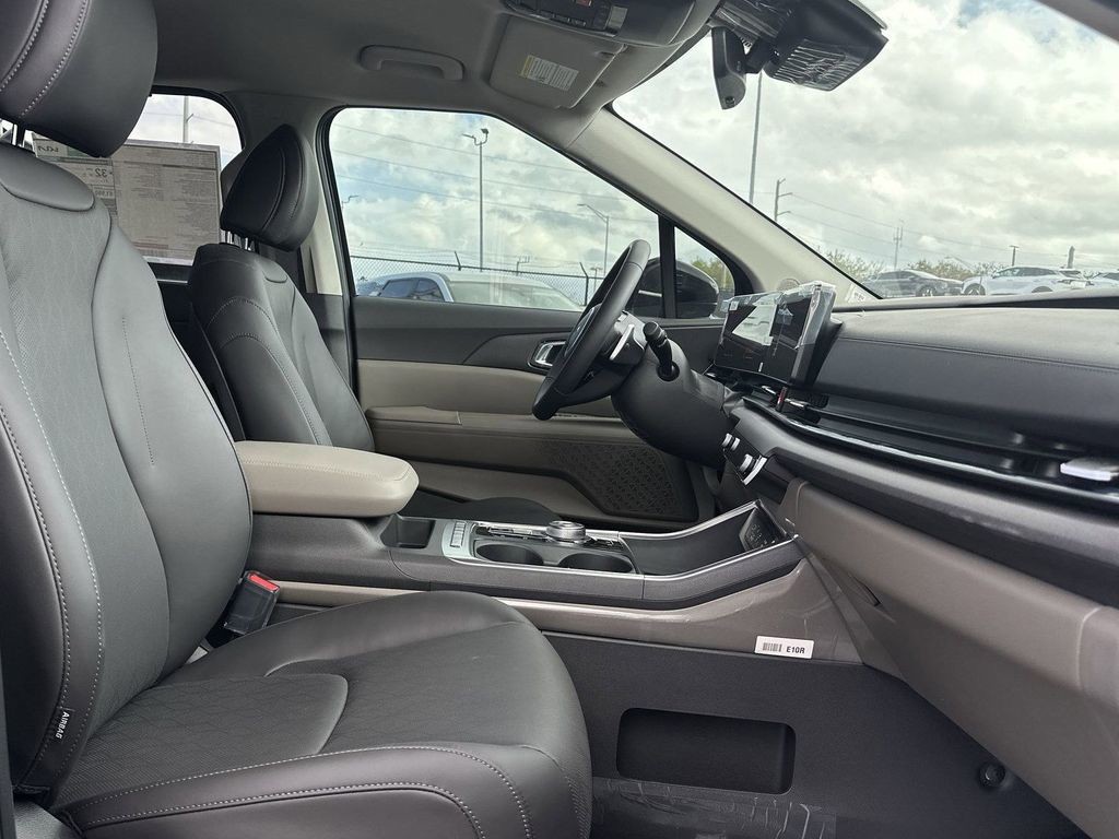 2026 Kia Carnival Hybrid - Photo 26