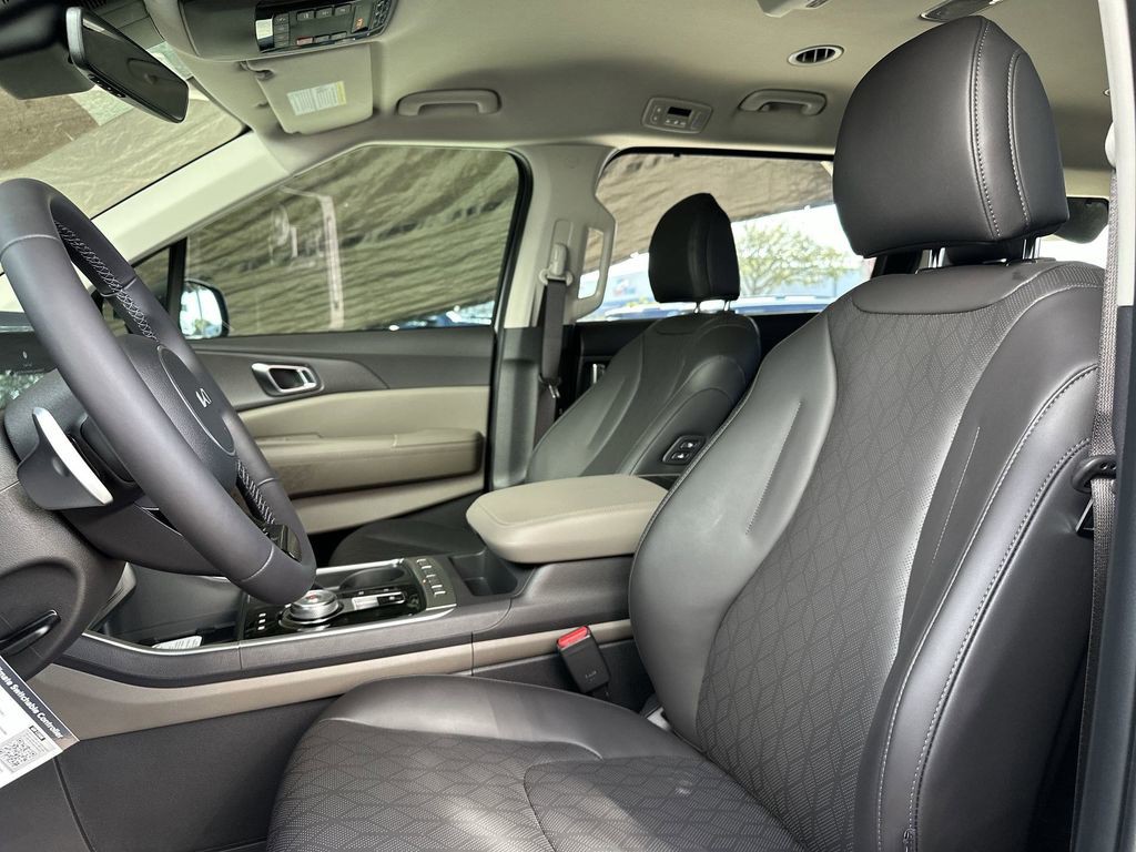 2026 Kia Carnival Hybrid - Photo 15