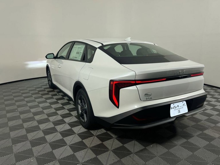 2025 Kia K4 - Photo 7