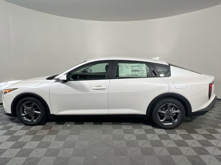 2025 Kia K4 - Photo 12