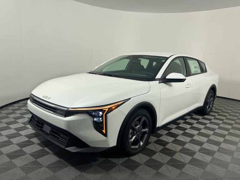 2025 Kia K4 - Photo 2