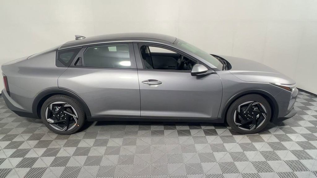 2025 Kia K4 - Photo 11