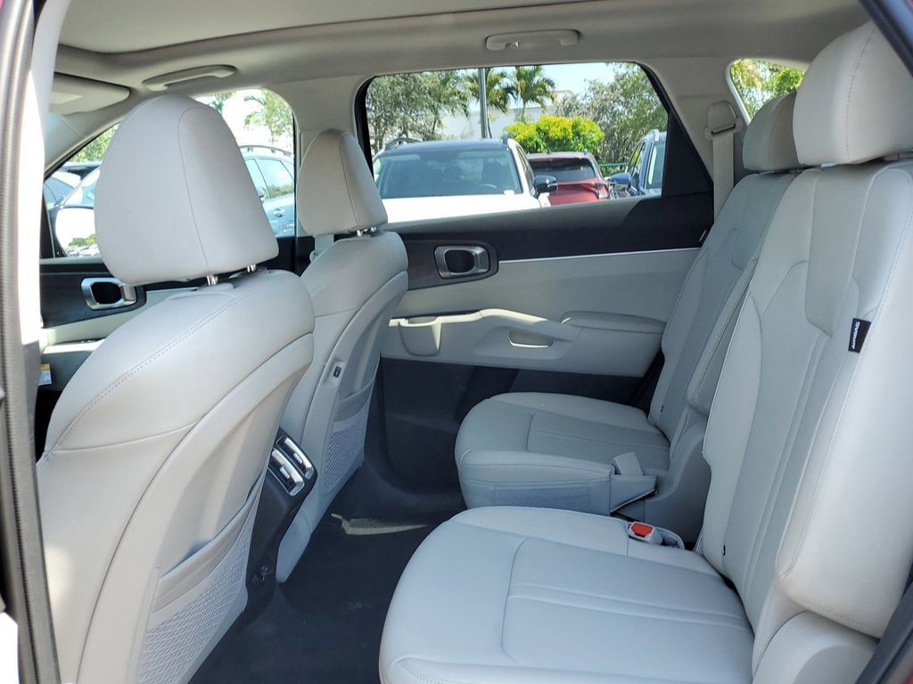 2025 Kia Sorento - Photo 8