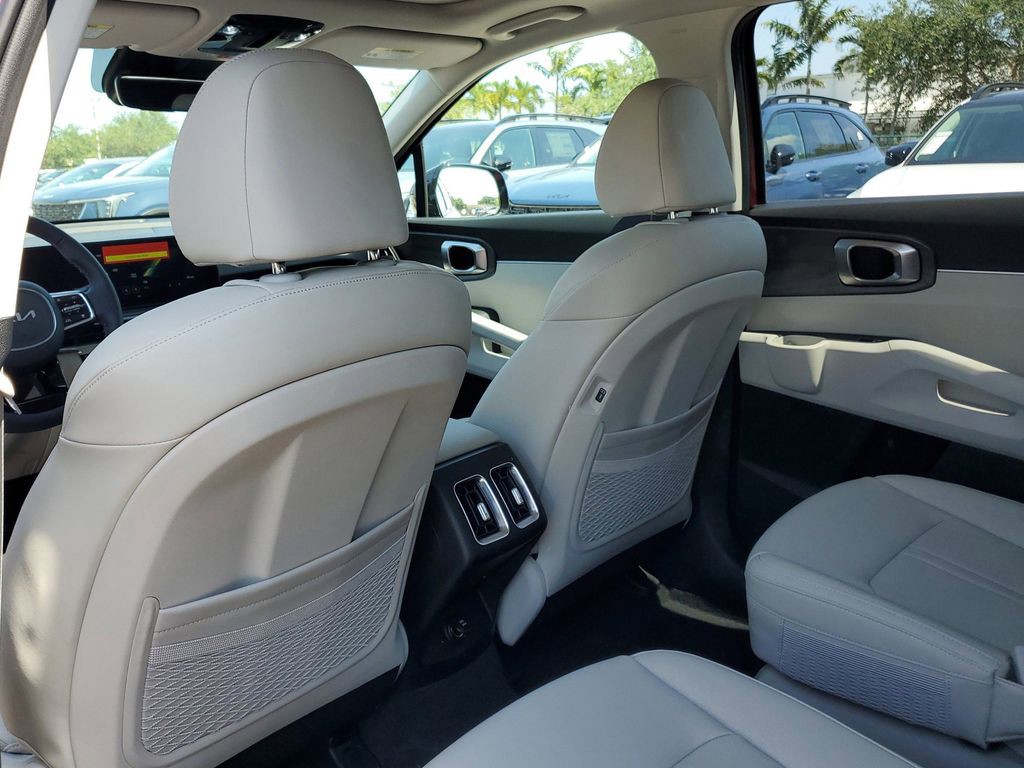 2025 Kia Sorento - Photo 9
