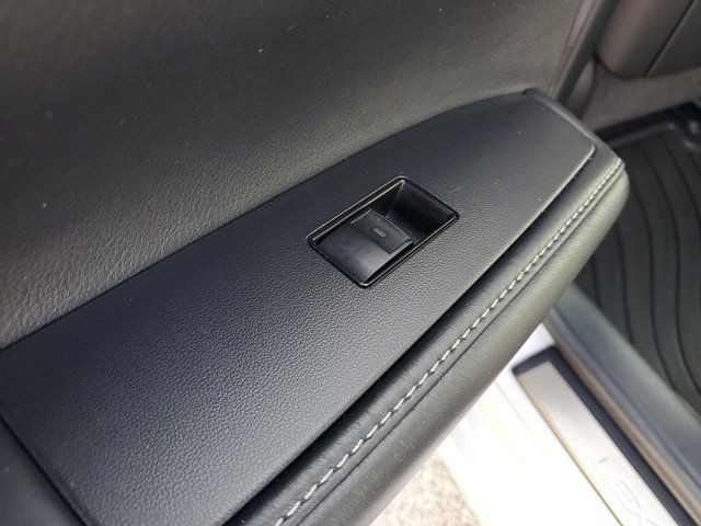 2013 Lexus ES 350 - Photo 15