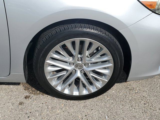 2013 Lexus ES 350 - Photo 9