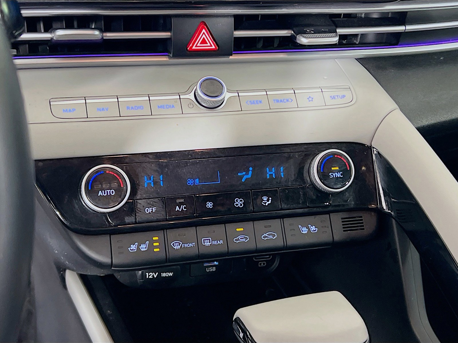 2022 Hyundai Elantra Hybrid - Photo 11