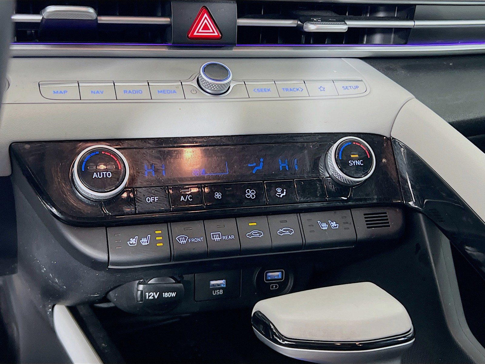 2022 Hyundai Elantra Hybrid - Photo 15