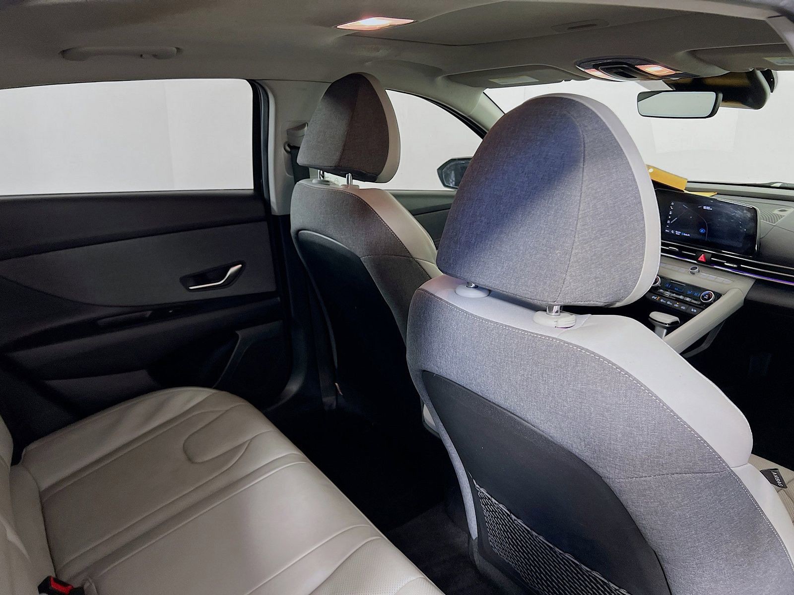 2022 Hyundai Elantra Hybrid - Photo 7