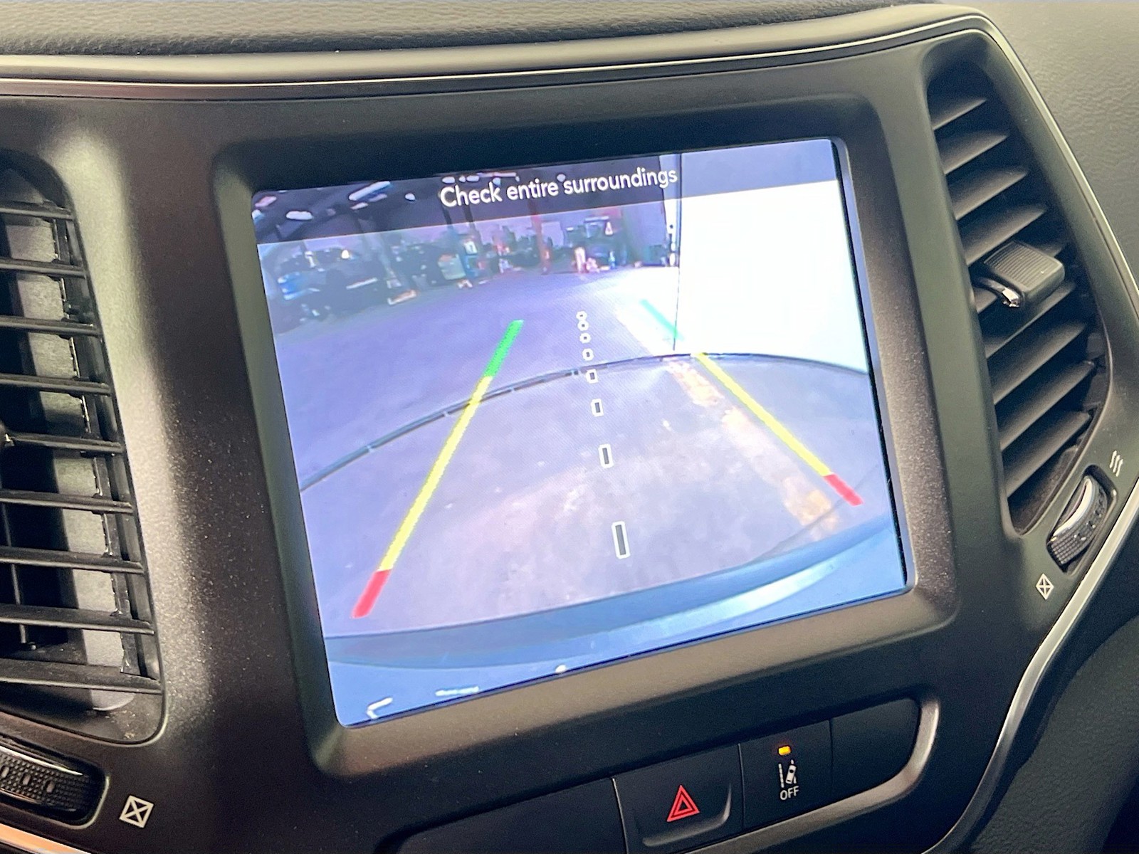 2022 Jeep Cherokee - Photo 11