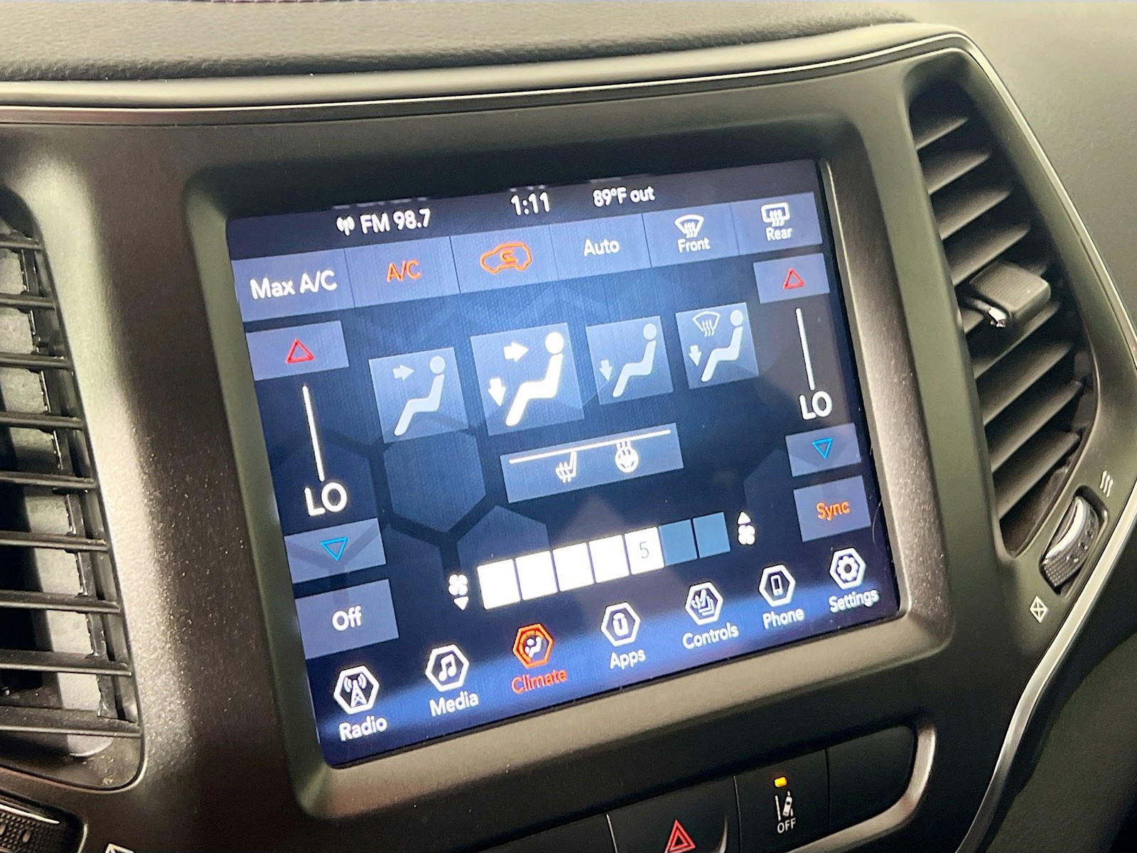 2022 Jeep Cherokee - Photo 12