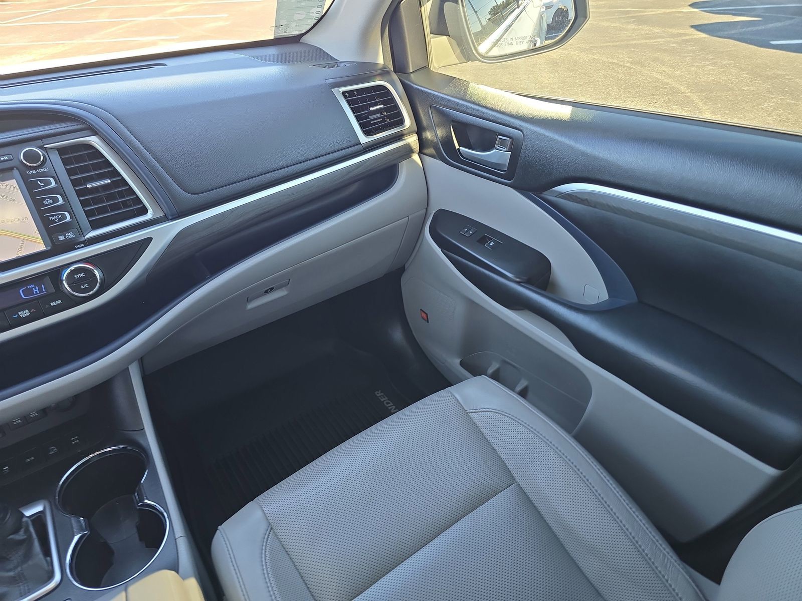 2018 Toyota Highlander - Photo 12