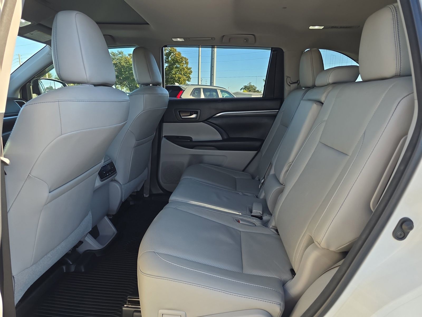2018 Toyota Highlander - Photo 13