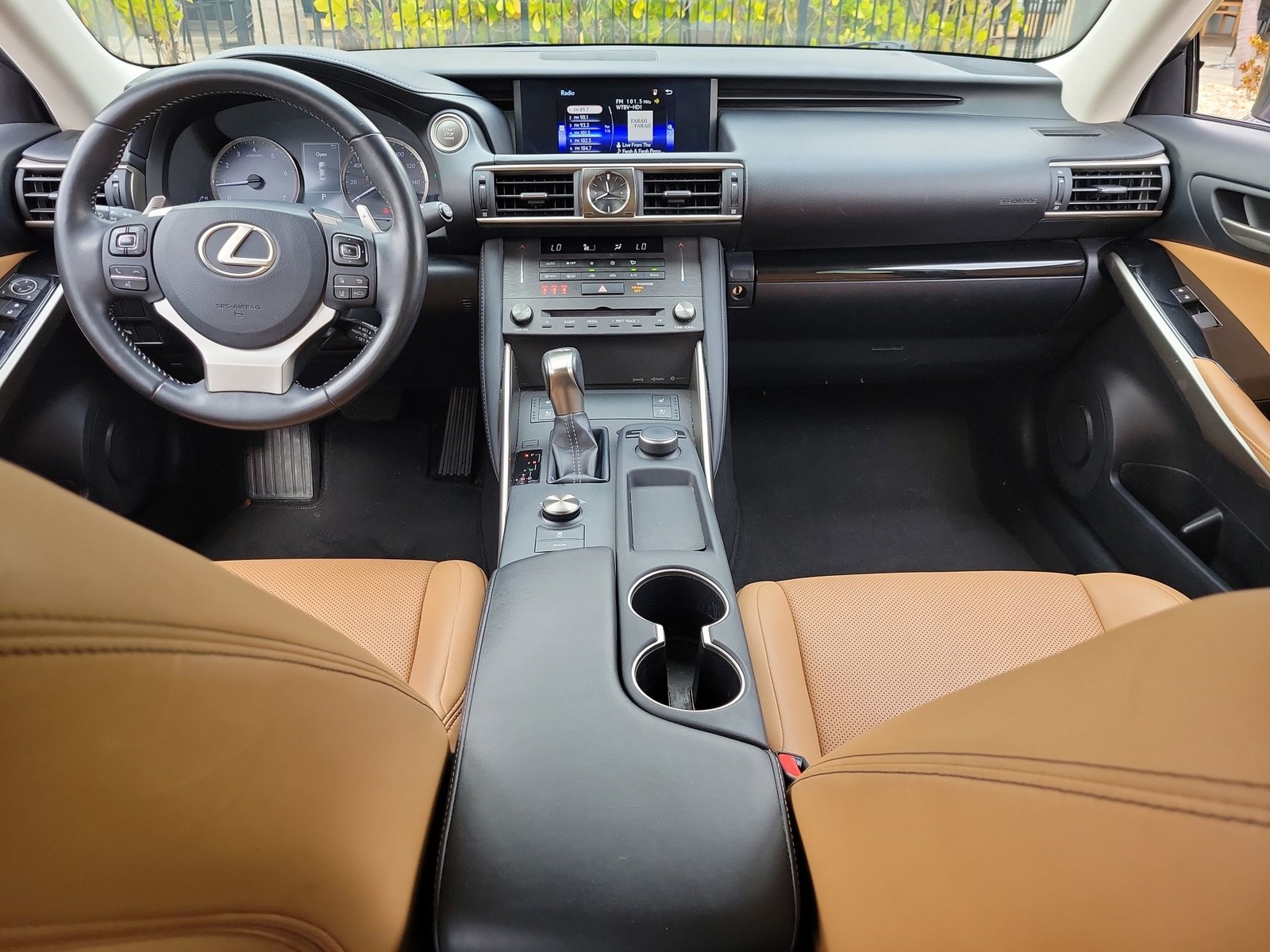 2019 Lexus IS - Photo 12