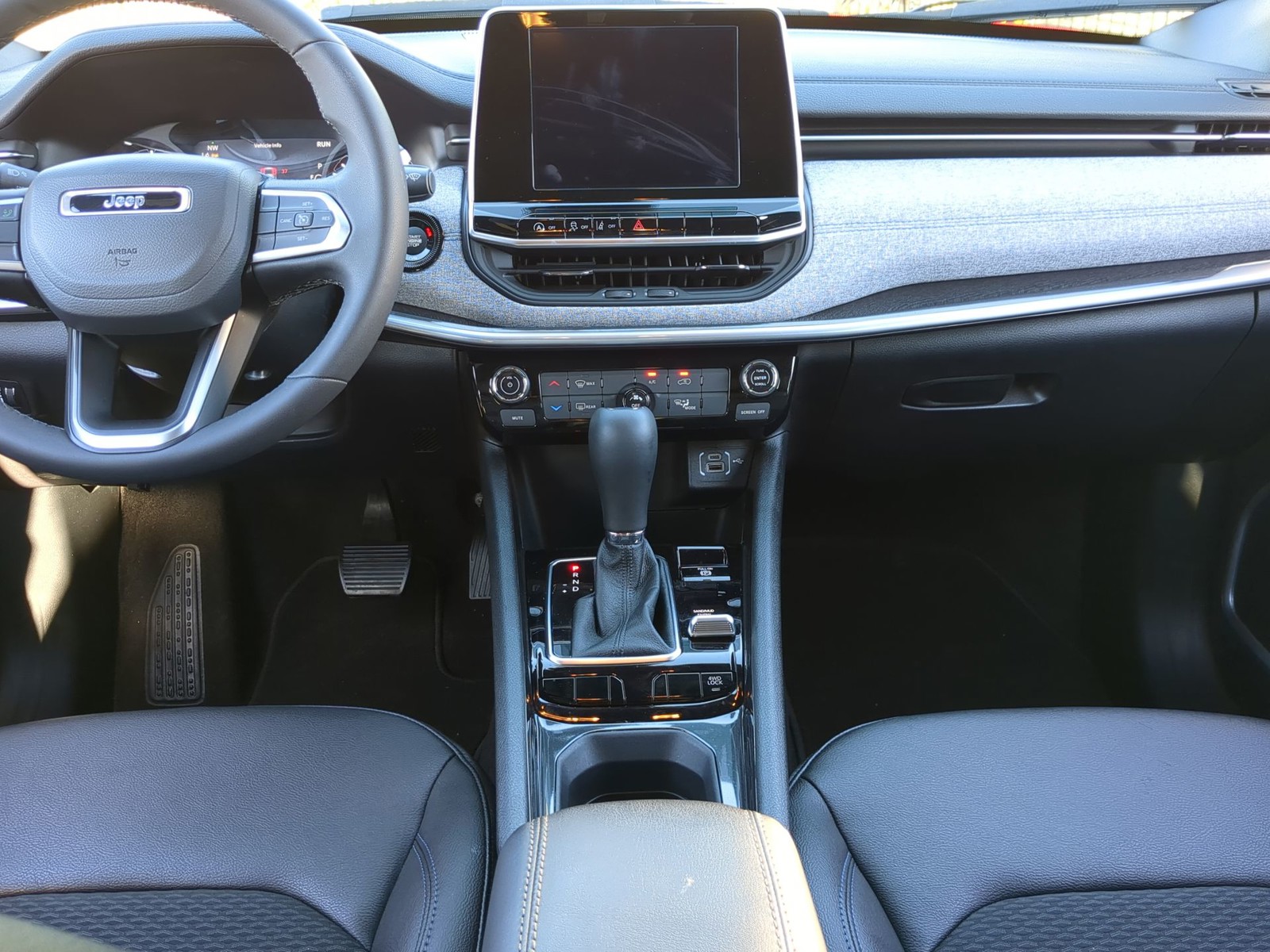 2025 Jeep Compass - Photo 14