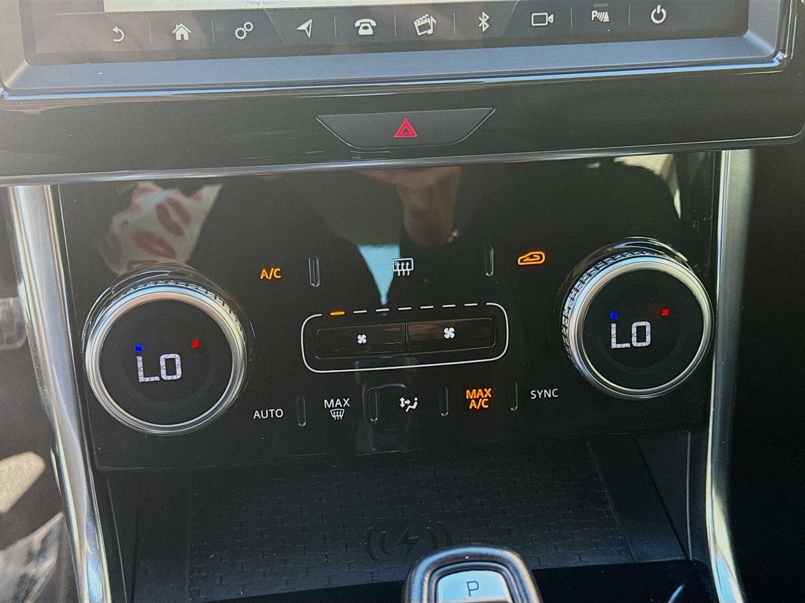 2020 Jaguar XE - Photo 15