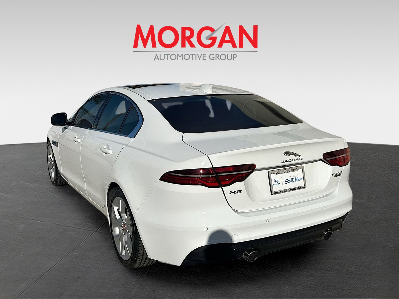 2020 Jaguar XE - Photo 4