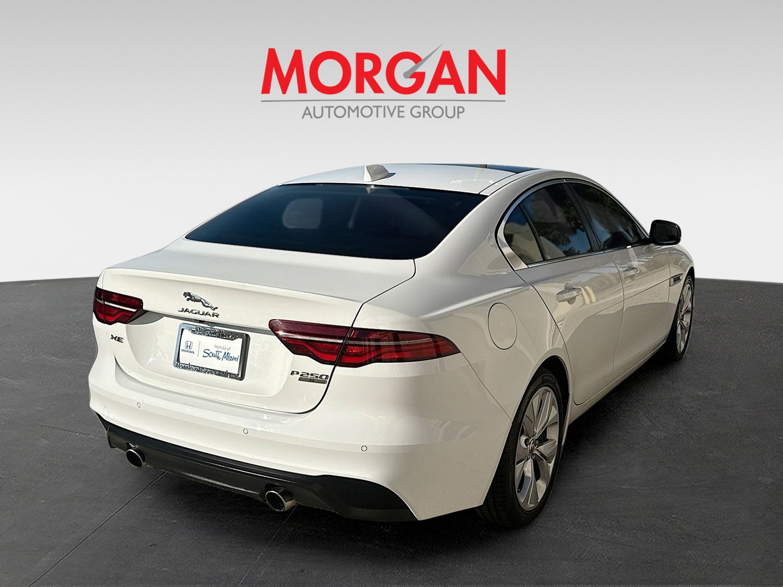 2020 Jaguar XE - Photo 5