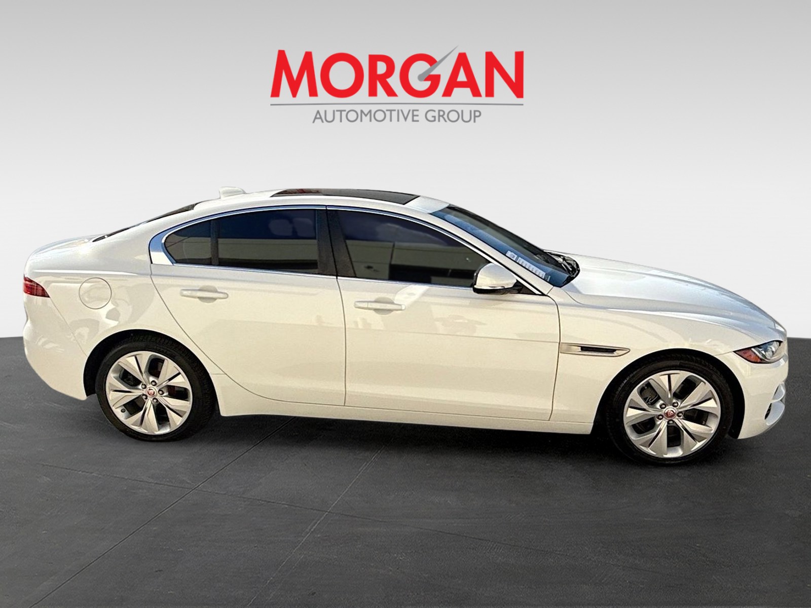 2020 Jaguar XE - Photo 8