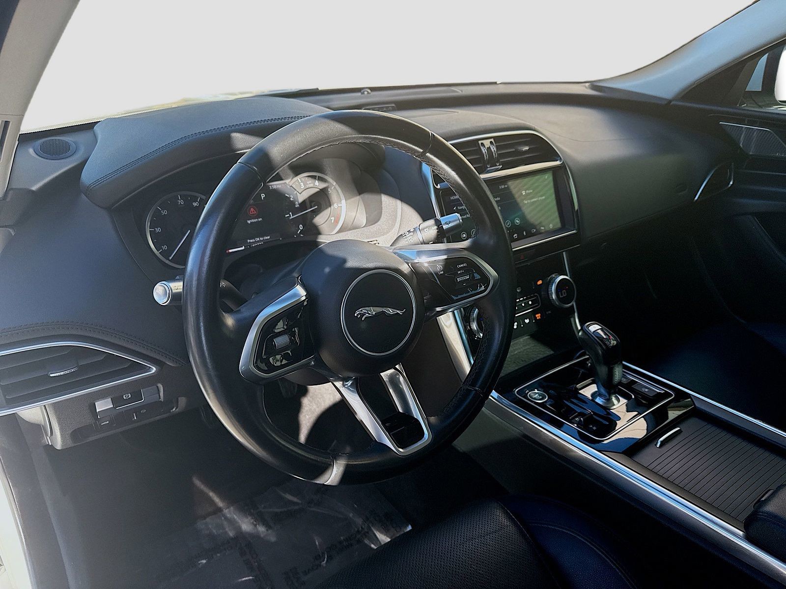 2020 Jaguar XE - Photo 9
