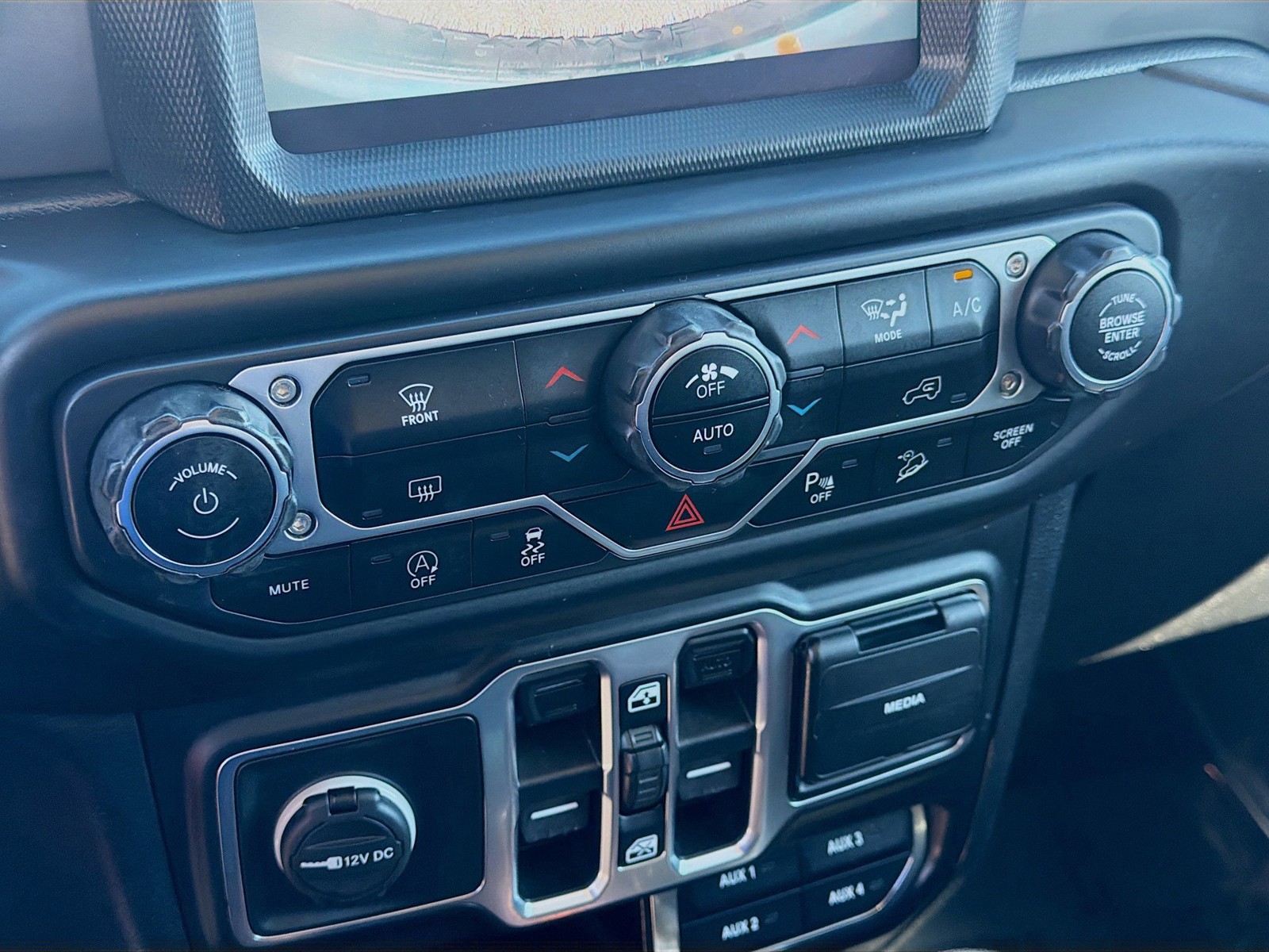 2021 Jeep Wrangler - Photo 14